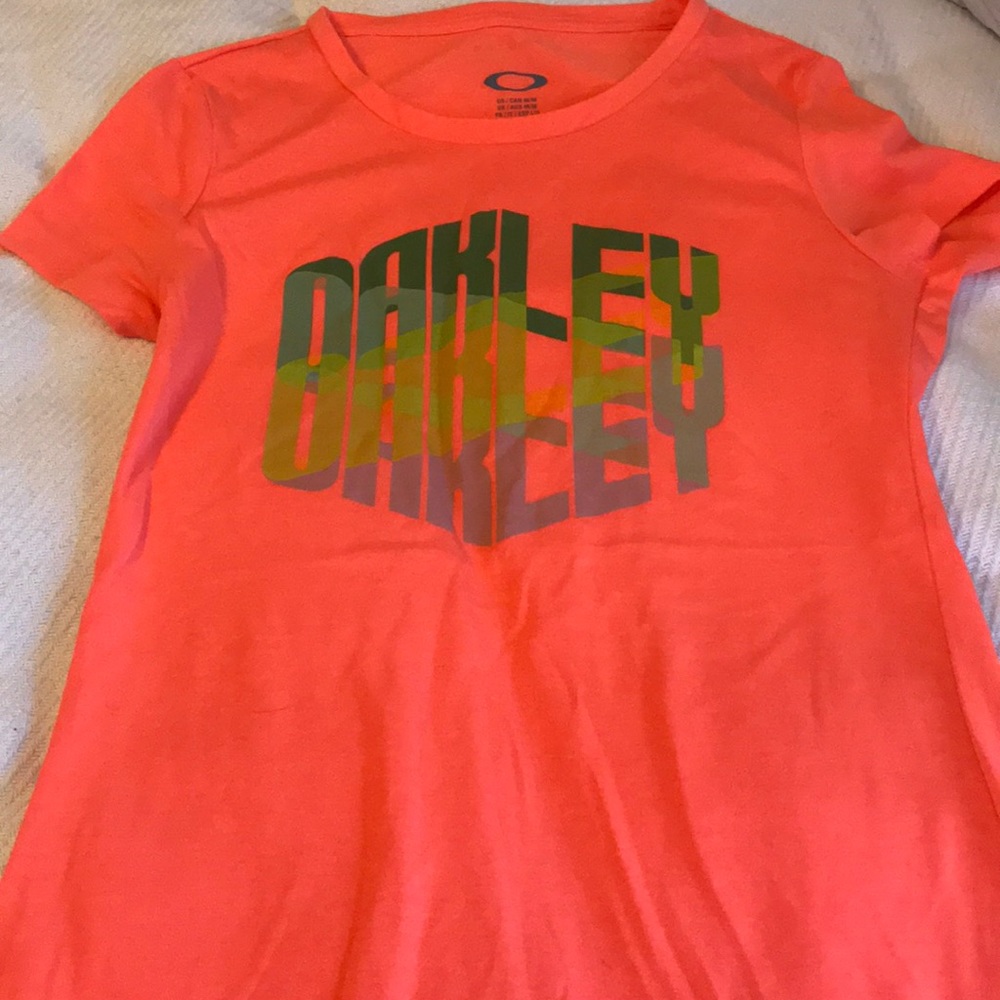Bright slim fit Oakley TShirt